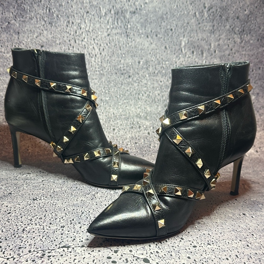 Valentino Garavani Black Rockstud Ankle Boots in rare size 37.5 (Fits US 7) - Picture 4 of 12